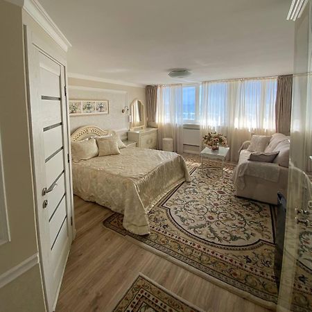 Shalanda Hotell Odessa Exteriör bild
